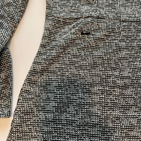 H&M black and white long sleeve dress with hidden pockets - Picture 2 of 4